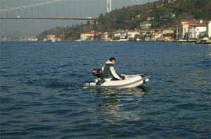 Alternative view of X-Cape şişme tabanlı bot